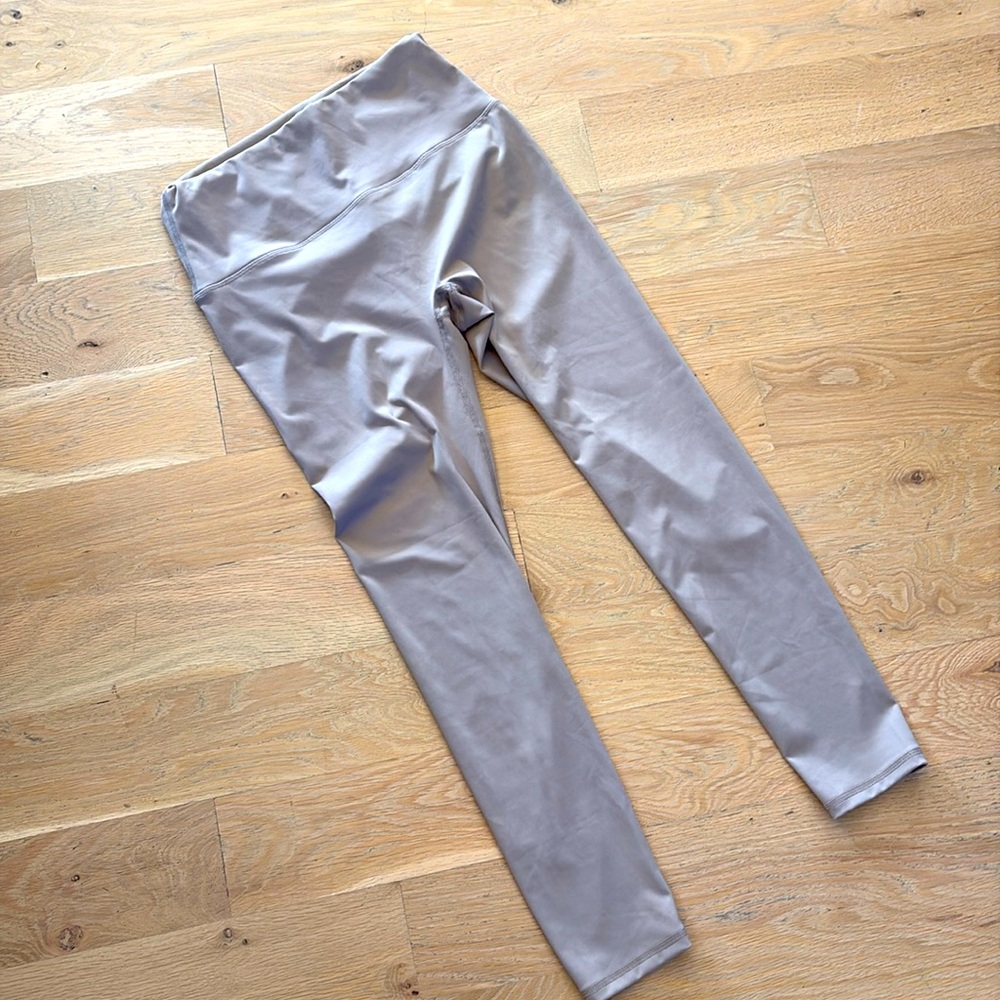 Lululemon leggings, beige, size 6-8
